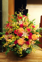 調布市たづくり会館 周年記念の壇上お祝い花・演台花