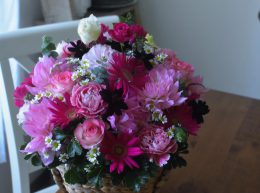 府中花屋　自分のお誕生日にお母様へ贈る『生んでくれてありがとう』のフラワーアレンジメント